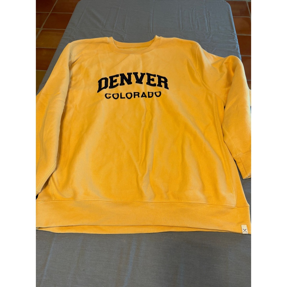 Vineyard Crew Denver Colorado Sweatshirt Mens XL Yellow Pullover Fleece 2120-M